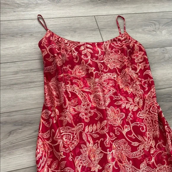August Silk Red and Gold Paisley Top - Picture 10 of 10